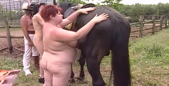 zoofilia mujeres gordas, sexo con caballos